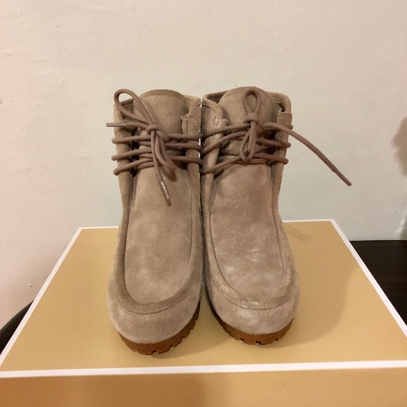 Michael Kors boots - Picture 2 of 4